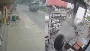 Phú Thọ: Lốp container rơi khỏi xe, lăn vào nhà dân cạnh đường, chủ nhà kể lại cảnh tượng khó quên