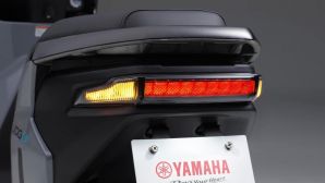 Giá xăng dầu chiều nay 3/7: Xăng E10 RON95 chính thức 'rơi xuống đáy', Yamaha liền tung xe máy mới không cần đổ xăng