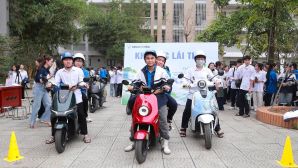 Cả nhà bỏ xe xăng, chuyển sang xe máy điện VinFast: Từ đi học, đi làm đến chạy dịch vụ đều có lời giải