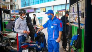 Giá xăng dầu trưa nay 10/7: E10 giảm 11.400 đồng, RON 92 rất gần 18.000 đồng/lít, giá lăn bánh Mitsubishi Xforce cực rẻ
