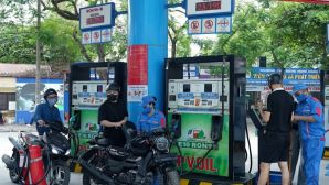 Giá xăng dầu trưa 13/7: Dầu diesel ‘rẻ như cho’, E10 và RON 92 giảm hơn 10.900 đồng, giá lăn bánh Toyota Corolla Cross