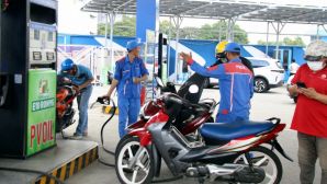 Giá xăng dầu hôm nay 16/7: RON 92 xuống gần mốc 18.000 đồng/lít, E10 giảm tới 11.417 đồng, bảng giá đầy bình ô tô Honda
