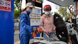 Giá xăng dầu hôm nay tối 17/7: Xăng E10 rẻ hơn các nước láng giềng, dầu diesel neo mức thấp