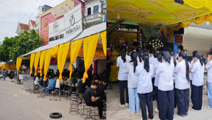 4 đám tang trên 1 con phố sau vụ lật xe khách, người dân đau xót: Toàn các cháu nhỏ, thương lắm