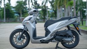 Tin xe hot 21/7: ‘Khắc tinh’ của Honda SH 125i chính thức ra mắt giá 85 triệu đồng, có màn TFT, ABS 2 kênh và TCS