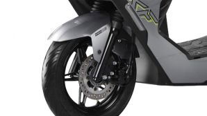 Hạ đo ván Honda Vision, ‘vua xe ga’ 125cc mới tinh ra mắt giá chỉ 37 triệu đồng: Đẹp hơn Air Blade, có ABS và TCS như SH