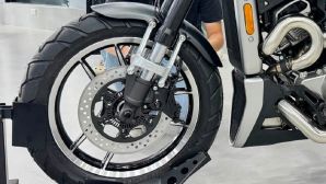 ‘Vua côn tay’ mới tinh của Hàn Quốc ra mắt tại Việt Nam: Phân khúc khác Honda Winner R, giá hấp dẫn