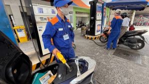 Giá xăng dầu chiều 29/7: Dầu diesel ‘rơi’ gần 20.000, RON 92 và E10 sắp về đáy rất rẻ, giá lăn bánh Toyota Veloz Cross