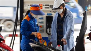 Giá xăng dầu hôm nay 2/8: E10 RON95 và E5 RON92 'sáng cửa' về đáy 17.000 đồng, Diesel rất rẻ, giá đầy bình xe máy Suzuki