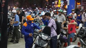Giá xăng dầu tối nay 31/7: Xăng E10 sắp giảm cực sâu, RON 92 rẻ hơn đỉnh gần 8.000 đồng, bảng giá đầy bình xe ga 125cc