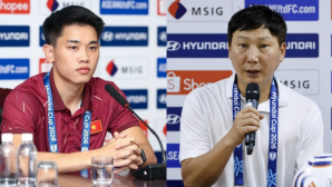 HLV Kim Sang-sik nói thẳng về Đình Bắc sau trận hòa Singapore: 'Phải hy sinh vì đội tuyển'