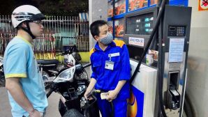 Giá xăng dầu hôm nay 3/8: E10 RON95 'rộng cửa' về 18.000 đồng, E5 RON92 và Diesel 'rẻ bèo', giá đầy bình xe máy Piaggio