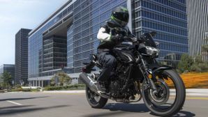 Kawasaki Z400 2027 ra mắt với màu đen mới đầy cuốn hút, có gì để cạnh tranh Yamaha MT-03?