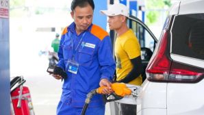 Giá xăng dầu chiều nay 3/8: RON 92 ‘sáng cửa’ về dưới 18.000 đồng/lít, E10 cách đáy 2.800 đồng, giá đầy bình ô tô Honda