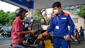 Giá xăng dầu hôm nay 8/8: E10 RON95 bay màu 9.000 đồng từ đỉnh, E5 RON92 sát nút 17.000 đồng, giá đầy bình xe máy Yamaha