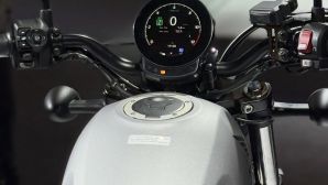Tin xe máy 8/8: ‘Huyền thoại côn tay’ kinh điển của Honda ra mắt, đẳng cấp hơn Winner R, giá cực rẻ?