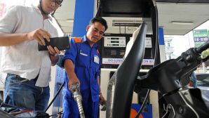 Giá xăng dầu hôm nay 10/8: Xăng E10 RON95 và E5 RON92 đã bốc hơi 8.000 - 9.000 đồng từ đỉnh, giá đầy bình xe máy Suzuki