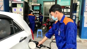 Giá xăng dầu hôm nay 10/8: Xăng E10 giảm sâu, chỉ còn cách đáy hơn 2.000 đồng, RON 92 ‘rẻ bèo’, giá đầy bình ô tô Honda