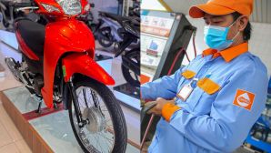Giá xăng dầu trưa nay 10/8: E10RON95 và RON92 đã lao dốc 9.000 đồng từ đỉnh, Honda Wave Alpha cực rẻ