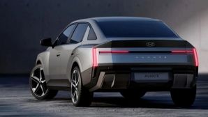 Tin xe hot 11/8: Sedan cỡ C mới của Hyundai vừa ra mắt đã được săn đón vì đẹp mà giá chỉ rẻ như Grand i10 và Kia Morning