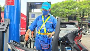 Giá xăng dầu hôm nay 16/8: Xăng E5 RON 92 giảm cắm đầu, E10 RON 95 rẻ hơn đỉnh 9.300 đồng, bảng giá đầy bình xe ga 125cc