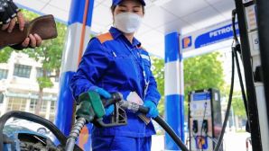 Giá xăng dầu hôm nay 18/8: E10 RON95 'sáng cửa' về 17.000 đồng, E5 RON92 chính thức 'về bờ', giá đầy bình xe máy Piaggio
