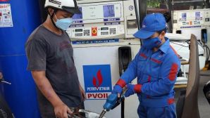 Giá xăng dầu chiều 18/8: Xăng RON 92 giảm cách đáy 2.044 đồng, E10 về sát mốc 19.000 đồng/lít, giá đầy bình ô tô Honda