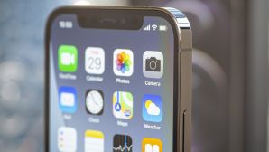 iPhone Pro khung thép phẳng rẻ nhất Việt Nam là đây, camera 3 mắt chụp vẫn ổn như iPhone 17 Pro