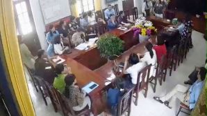 Lãnh đạo phường ở Ninh Bình thông tin nóng vụ nữ hiệu trưởng đập bàn, ném cốc