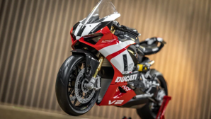 Ducati Panigale V2 Final Edition tỷ lệ 1:4 - Bộ mô hình khiến fan Ducati phải mê mẩn