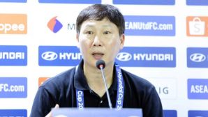 HLV Kim Sang-sik không dám nghe điện thoại vì một chuyện bất ngờ trước chung kết ASEAN Cup 2026