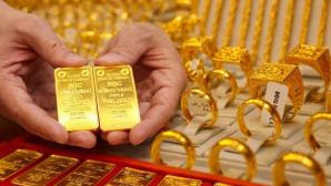 Giá vàng Việt Nam lần đầu thấp hơn thế giới: Chuyện gì đang xảy ra?