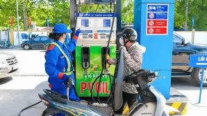 Giá xăng dầu trưa nay 26/8: Xăng E10 RON 95 rất rẻ, E5 RON 92 sẽ về 18.000 đồng/lít? Giá đầy bình ô tô Honda bao nhiêu?