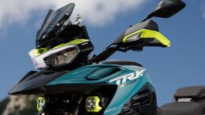 Cận cảnh Benelli TRK 902 Xplorer 2026, liệu có đủ sức đấu Africa Twin?