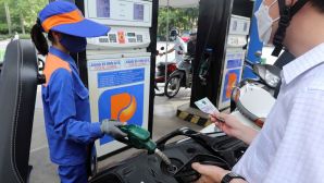 Giá xăng dầu hôm nay 28/8: E10 RON95 đã sáng cửa 17.000 đồng/lít, E5 RON92 rẻ là bao nhiêu? Giá đầy bình xe máy Piaggio