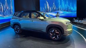 Mẫu SUV 7 chỗ mới chính thức ra mắt với giá 701 triệu đồng: Rộng ngang Toyota Fortuner, trang bị át vía Ford Everest