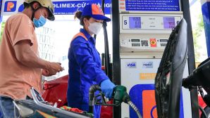 Giá xăng dầu trưa 30/8: Dầu diesel xuống gần đáy, RON 92 và E10 sắp về 19.000 đồng/lít, giá đầy bình xe ga 150-160cc