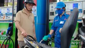 Giá xăng dầu hôm nay 31/8: Xăng E10 và RON 92 giảm xuống mức rất rẻ, có về 18.000 đồng/lít? Giá đầy bình xe ga 125cc