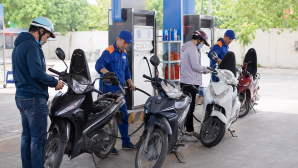 Cập nhật giá xăng dầu hôm nay 1/9 (tối 1/9) bất ngờ tăng mạnh: Xăng e5 thấp hơn E10 bao nhiêu?