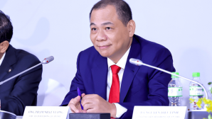 Bất ngờ với thù lao của tỷ phú Phạm Nhật Vượng tại Tập đoàn Vingroup