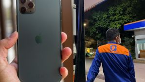 Giá xăng hôm nay 3/9: Xăng E10 rục rịch lùi về mức 18.000 đồng/lít, xăng E5 hơn 21.000 đồng, iPhone 11 rẻ như cho