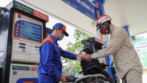 Giá xăng dầu trưa nay 3/9: Dầu diesel ‘rẻ bèo’, RON 92 và E10 giảm xuống 18.000 đồng/lít? Giá lăn bánh Hyundai Grand i10