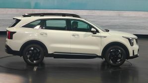 Kia chính thức ra mắt mẫu SUV 7 chỗ đẹp long lanh giá 770 triệu đồng: ‘Phá giá’ Toyota Fortuner và Hyundai Santa Fe