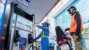Giá xăng dầu tối nay 4/9: Dầu diesel giảm sát đáy, xăng RON 92 và E10 có về 18.000 đồng/lít? Giá lăn bánh VinFast VF 6