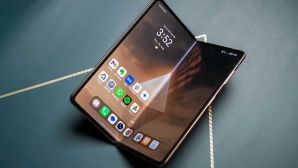 Bảng giá smartphone màn hình gập: Từ Samsung, Honor đến Motor trước giờ 'G' iPhone Ultra ra mắt