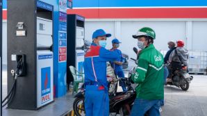 Giá xăng dầu trưa nay 5/9: Xăng E10 RON 95 ‘rẻ như bèo’, E5 RON 92 có xuống 18.000 đồng/lít? Giá đầy bình các mẫu xe số