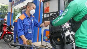 Giá xăng dầu trưa nay 6/9: Xăng E10 vẫn ở gần 18.000 đồng/lít, RON 92 cách đáy 3.300 đồng, giá đầy bình xe côn tay 150cc