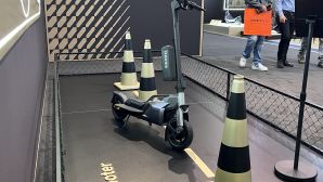 Navee RoboScooter Nexton gây sốt với AI tự cân bằng, liệu có đủ sức đấu Xiaomi và Segway?