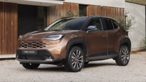 Toyota Yaris Cross giữ ‘ngôi vương’ doanh số toàn hãng, Innova Cross bám đuổi sát nút