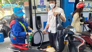 Giá xăng dầu chiều nay 8/9: Xăng E10 cao hơn đáy 3.267 đồng, RON 92 có về 17.000 đồng/lít? Giá đầy bình xe ga 150-160cc